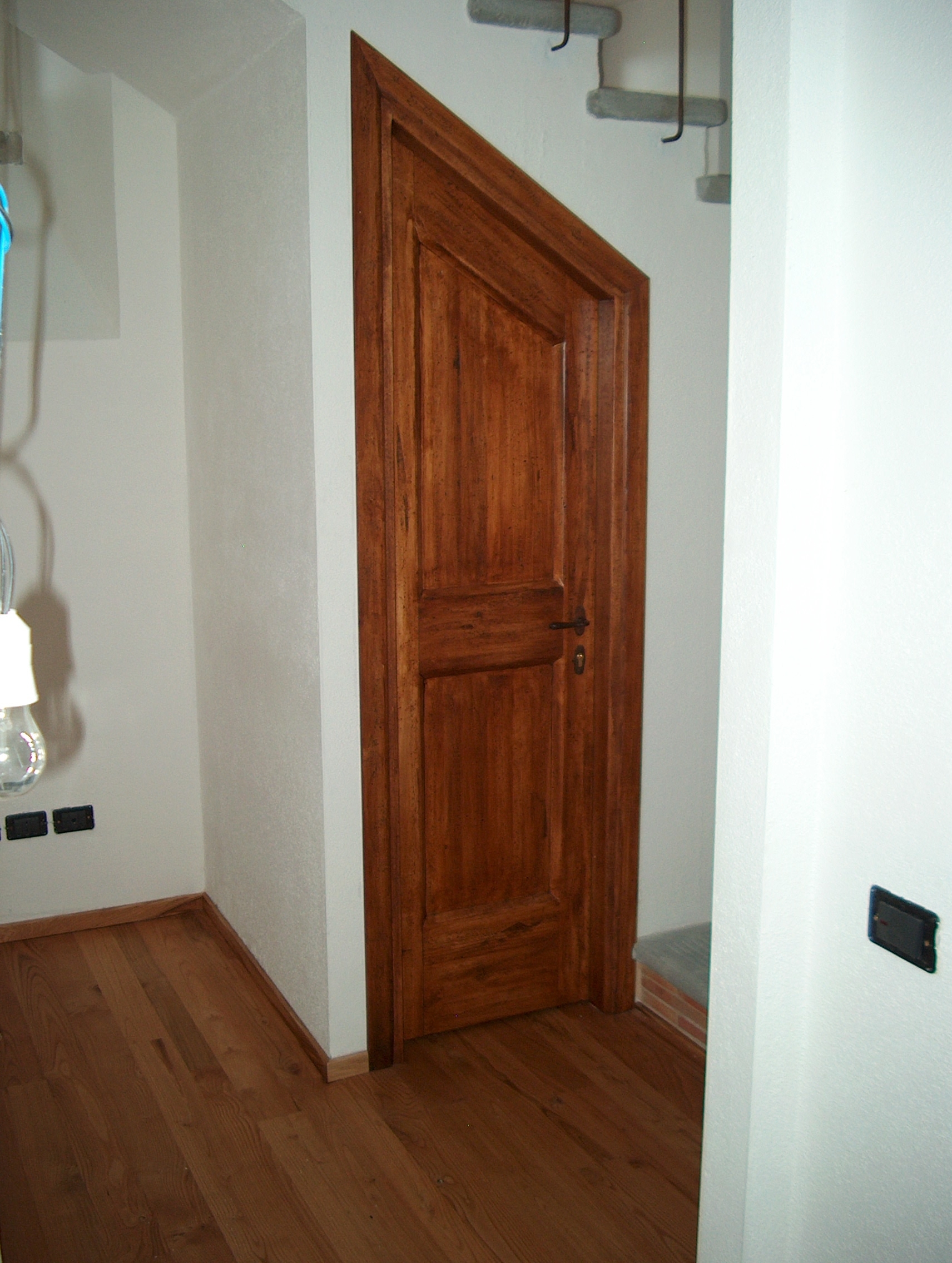 Porta interna invecchiata laccata colore azzurro - Porte per interni in  legno - Lavori Svolti